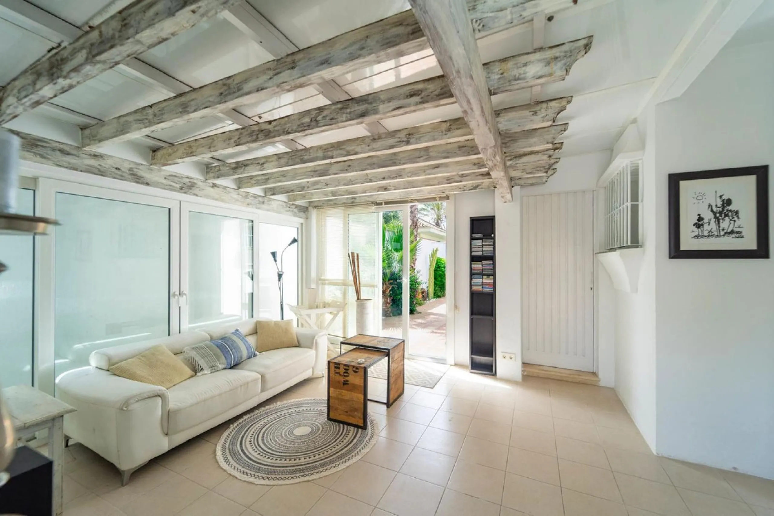 This cozy villa is situated just a short walk from the beach, offering easy access and proximity to various amenities. The property has been fully renovated and redecorated, ensuring a modern and comfortable living space. Nice sea views from roof solarium