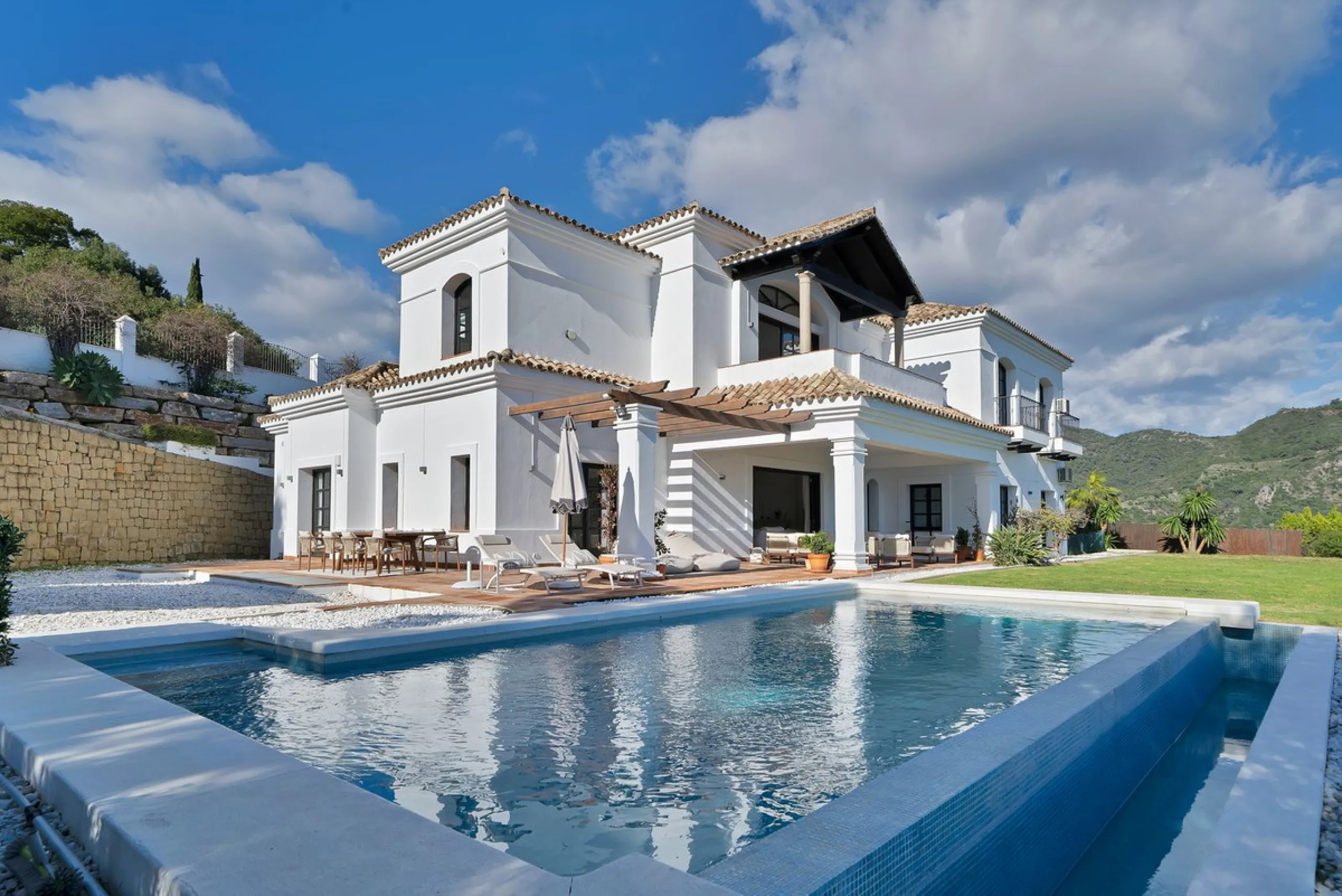 Set within the exclusive gated community of Monte Mayor, this exceptional south-facing detached villa offers breathtaking panoramic sea views from a generous 4,075m² plot. This villa stands out from most due to the elegant combination of Andalucian archit