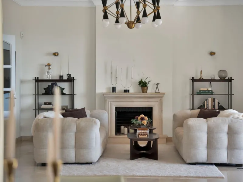 Set within the exclusive gated community of Monte Mayor, this exceptional south-facing detached villa offers breathtaking panoramic sea views from a generous 4,075m² plot. This villa stands out from most due to the elegant combination of Andalucian archit