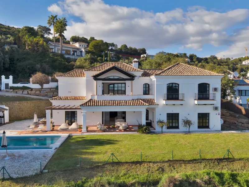 Set within the exclusive gated community of Monte Mayor, this exceptional south-facing detached villa offers breathtaking panoramic sea views from a generous 4,075m² plot. This villa stands out from most due to the elegant combination of Andalucian archit