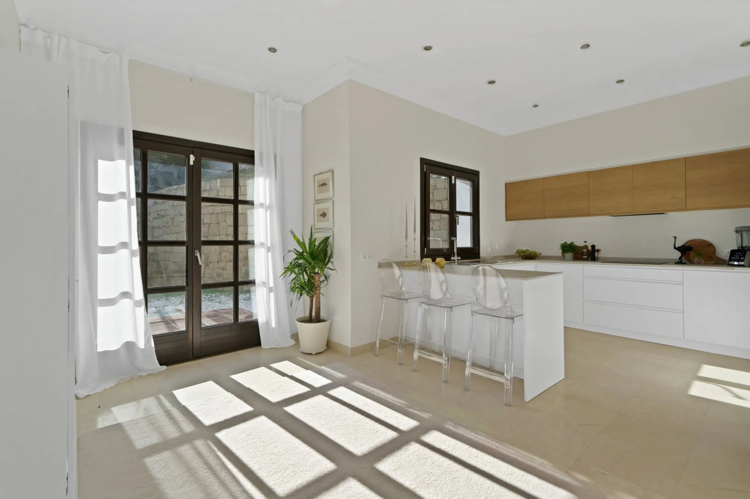Set within the exclusive gated community of Monte Mayor, this exceptional south-facing detached villa offers breathtaking panoramic sea views from a generous 4,075m² plot. This villa stands out from most due to the elegant combination of Andalucian archit
