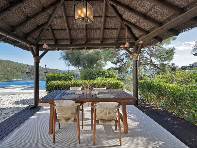 Set within the exclusive gated community of Monte Mayor, this exceptional south-facing detached villa offers breathtaking panoramic sea views from a generous 4,075m² plot. This villa stands out from most due to the elegant combination of Andalucian archit