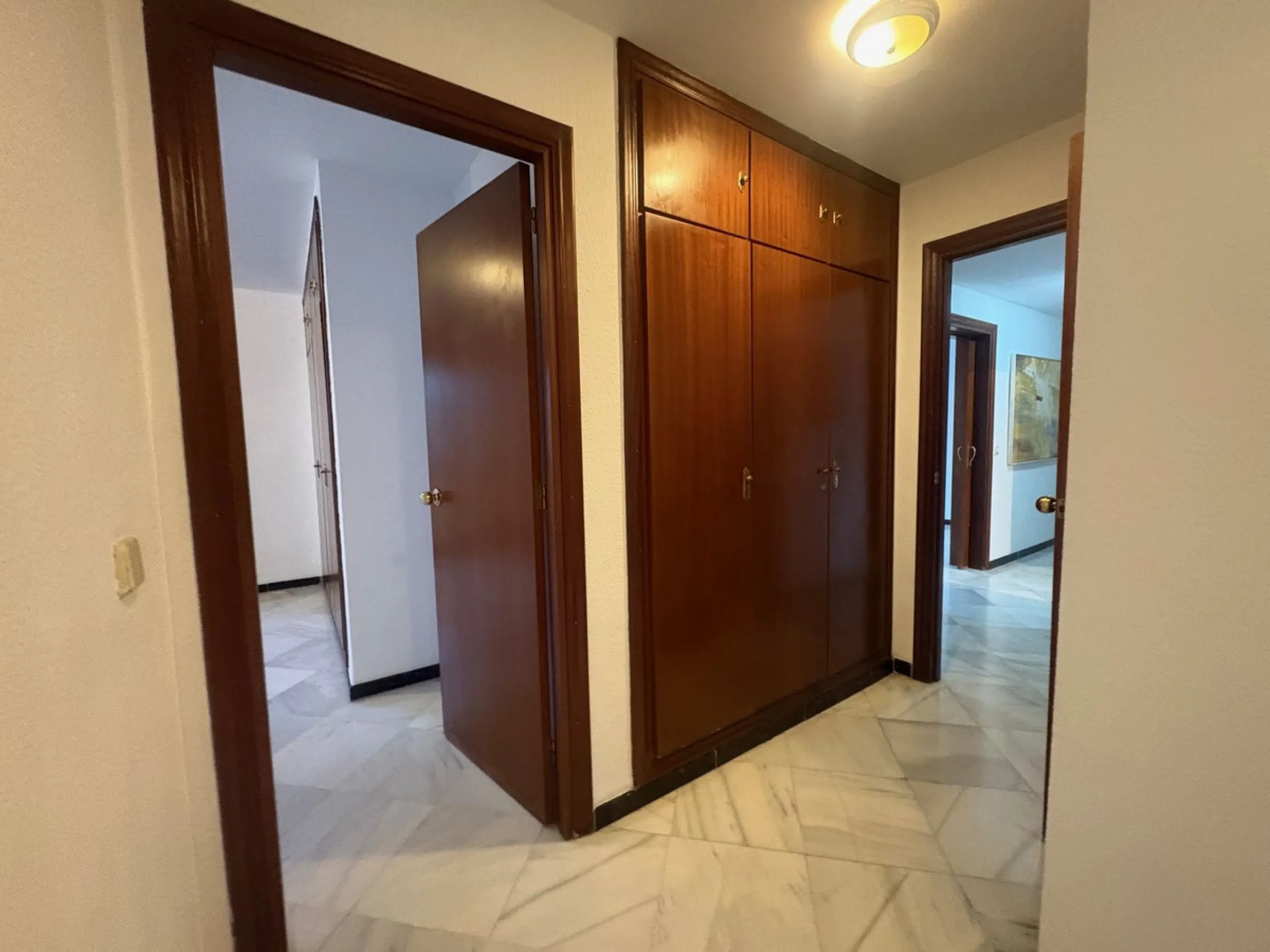 Apartment - Middle Floor Apartment в продаже в Marbella, Málaga. В доме 3 спален и 2 ванных комнат. Площадь дома 110 м²