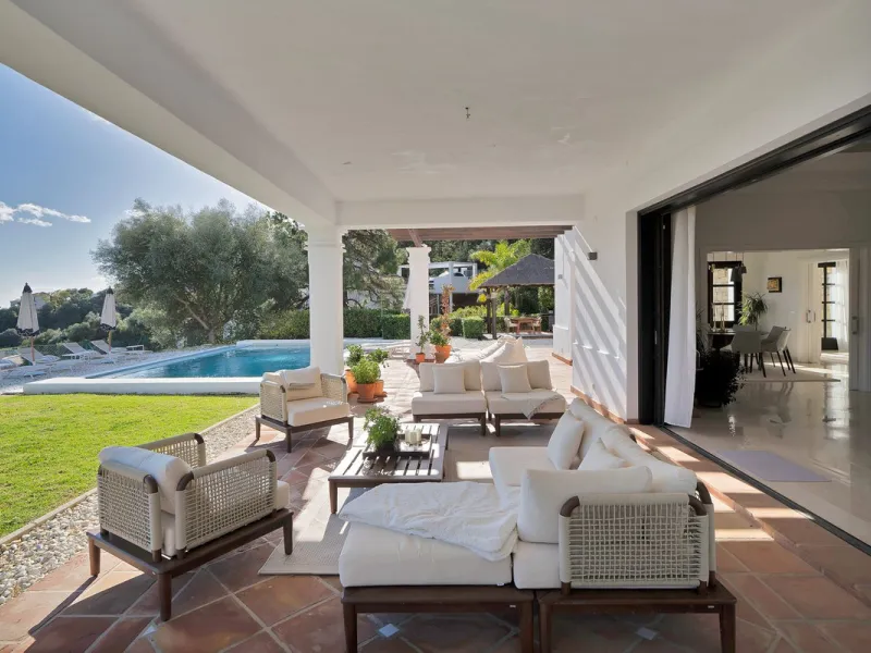 Set within the exclusive gated community of Monte Mayor, this exceptional south-facing detached villa offers breathtaking panoramic sea views from a generous 4,075m² plot. This villa stands out from most due to the elegant combination of Andalucian archit