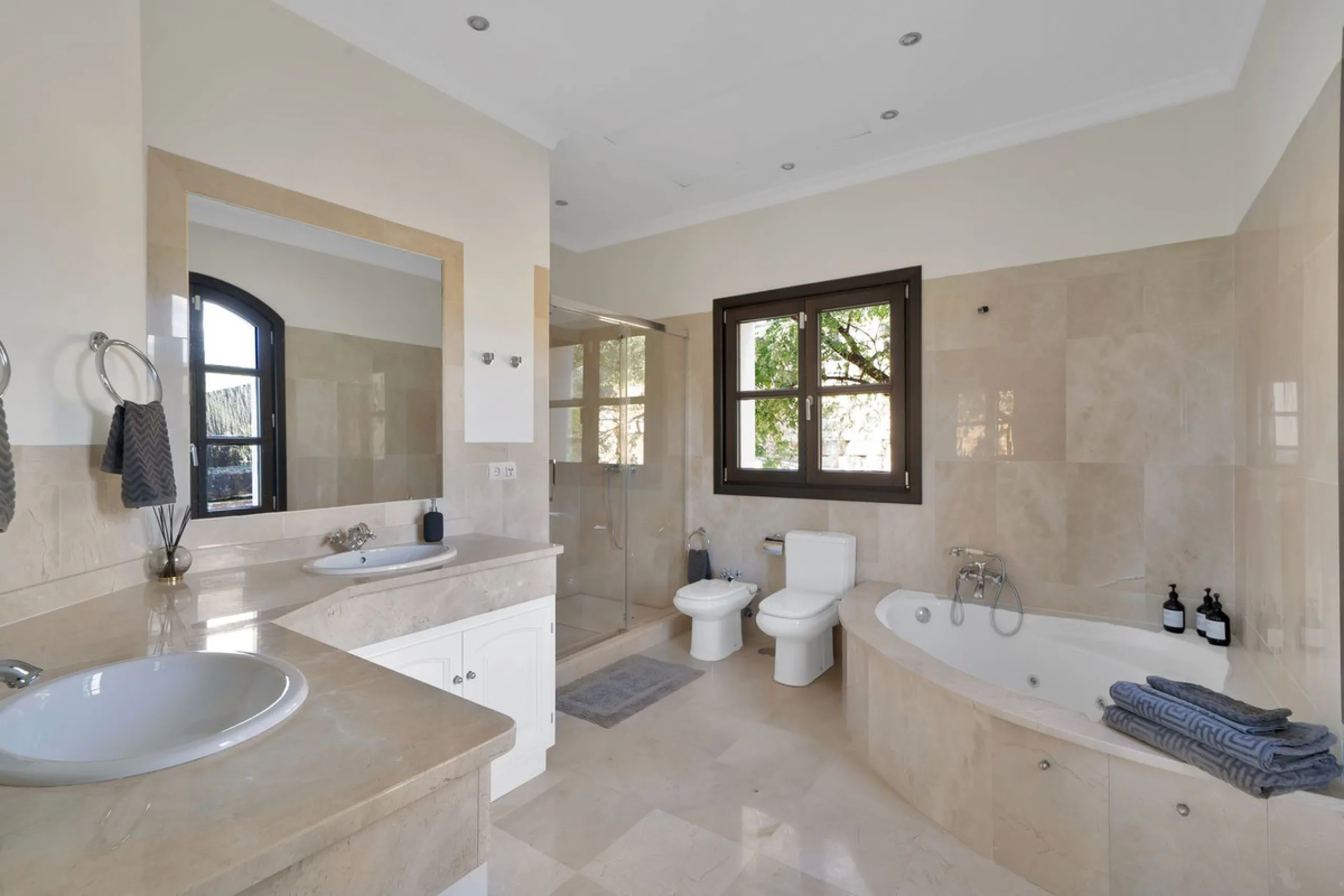 Set within the exclusive gated community of Monte Mayor, this exceptional south-facing detached villa offers breathtaking panoramic sea views from a generous 4,075m² plot. This villa stands out from most due to the elegant combination of Andalucian archit