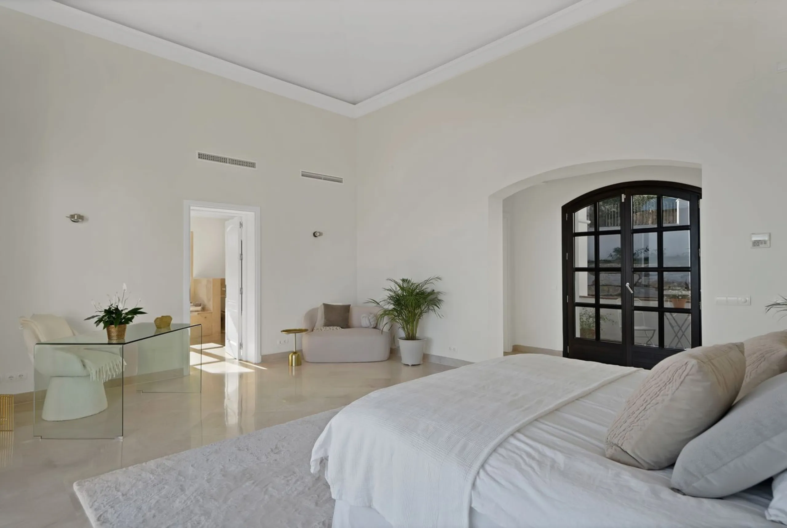Set within the exclusive gated community of Monte Mayor, this exceptional south-facing detached villa offers breathtaking panoramic sea views from a generous 4,075m² plot. This villa stands out from most due to the elegant combination of Andalucian archit