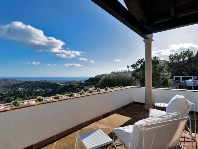 Set within the exclusive gated community of Monte Mayor, this exceptional south-facing detached villa offers breathtaking panoramic sea views from a generous 4,075m² plot. This villa stands out from most due to the elegant combination of Andalucian archit