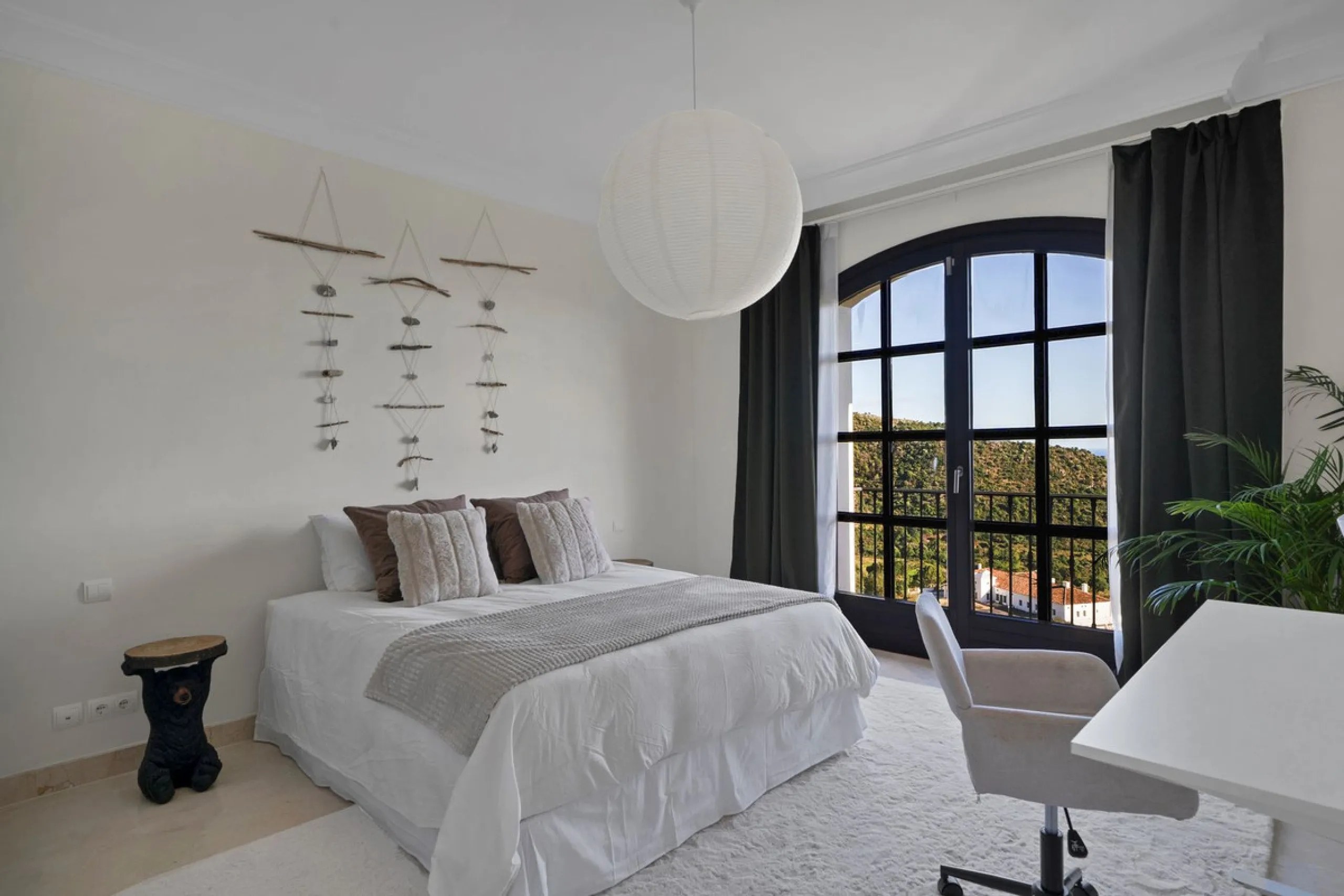 Set within the exclusive gated community of Monte Mayor, this exceptional south-facing detached villa offers breathtaking panoramic sea views from a generous 4,075m² plot. This villa stands out from most due to the elegant combination of Andalucian archit