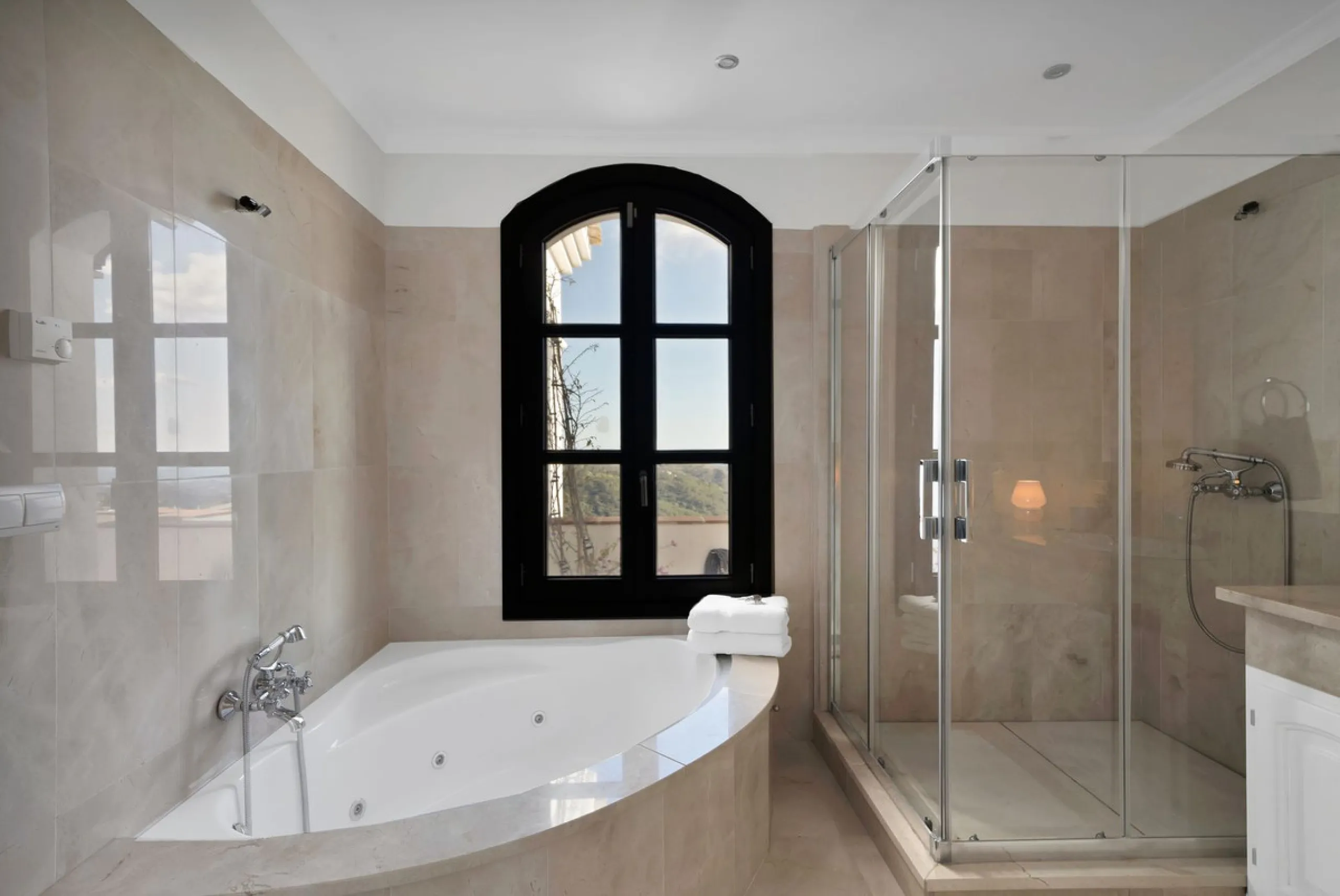Set within the exclusive gated community of Monte Mayor, this exceptional south-facing detached villa offers breathtaking panoramic sea views from a generous 4,075m² plot. This villa stands out from most due to the elegant combination of Andalucian archit