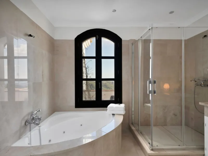 Set within the exclusive gated community of Monte Mayor, this exceptional south-facing detached villa offers breathtaking panoramic sea views from a generous 4,075m² plot. This villa stands out from most due to the elegant combination of Andalucian archit