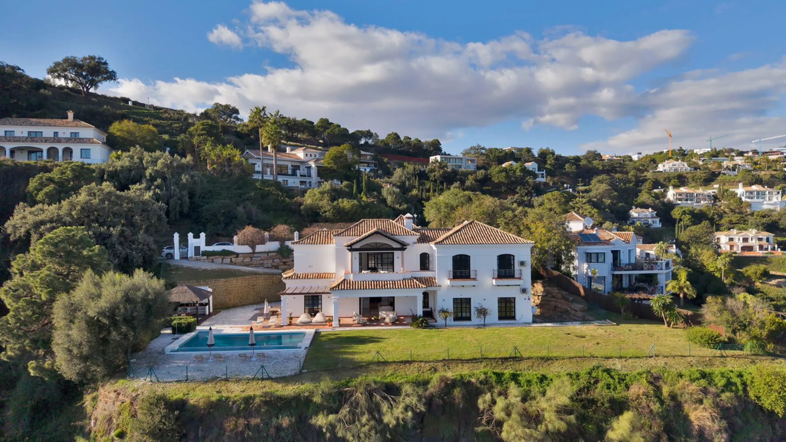 Set within the exclusive gated community of Monte Mayor, this exceptional south-facing detached villa offers breathtaking panoramic sea views from a generous 4,075m² plot. This villa stands out from most due to the elegant combination of Andalucian archit