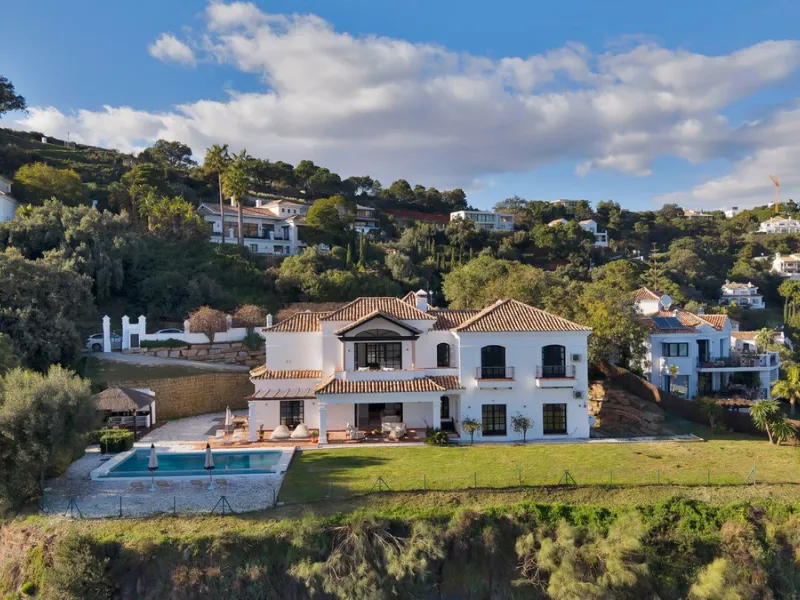 Set within the exclusive gated community of Monte Mayor, this exceptional south-facing detached villa offers breathtaking panoramic sea views from a generous 4,075m² plot. This villa stands out from most due to the elegant combination of Andalucian archit