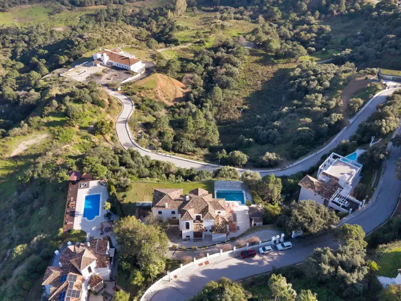 Set within the exclusive gated community of Monte Mayor, this exceptional south-facing detached villa offers breathtaking panoramic sea views from a generous 4,075m² plot. This villa stands out from most due to the elegant combination of Andalucian archit