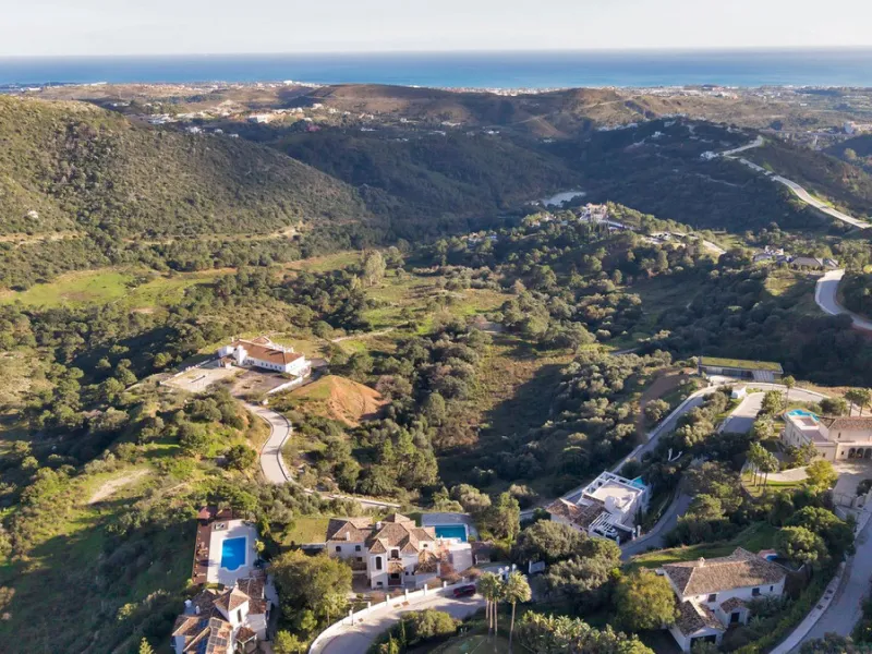 Set within the exclusive gated community of Monte Mayor, this exceptional south-facing detached villa offers breathtaking panoramic sea views from a generous 4,075m² plot. This villa stands out from most due to the elegant combination of Andalucian archit
