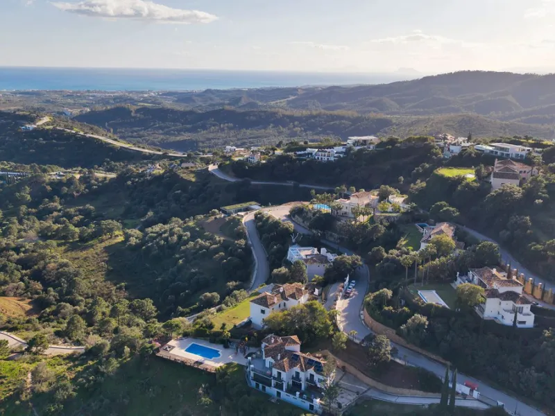Set within the exclusive gated community of Monte Mayor, this exceptional south-facing detached villa offers breathtaking panoramic sea views from a generous 4,075m² plot. This villa stands out from most due to the elegant combination of Andalucian archit