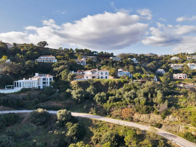 Set within the exclusive gated community of Monte Mayor, this exceptional south-facing detached villa offers breathtaking panoramic sea views from a generous 4,075m² plot. This villa stands out from most due to the elegant combination of Andalucian archit