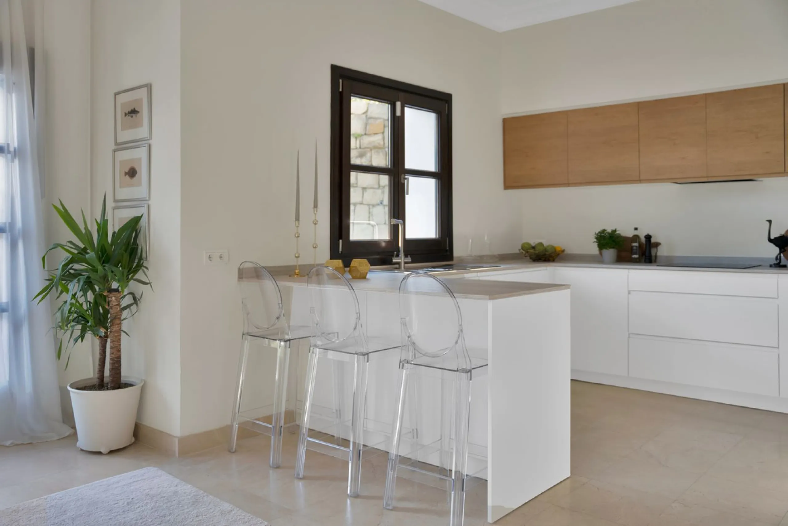 Set within the exclusive gated community of Monte Mayor, this exceptional south-facing detached villa offers breathtaking panoramic sea views from a generous 4,075m² plot. This villa stands out from most due to the elegant combination of Andalucian archit
