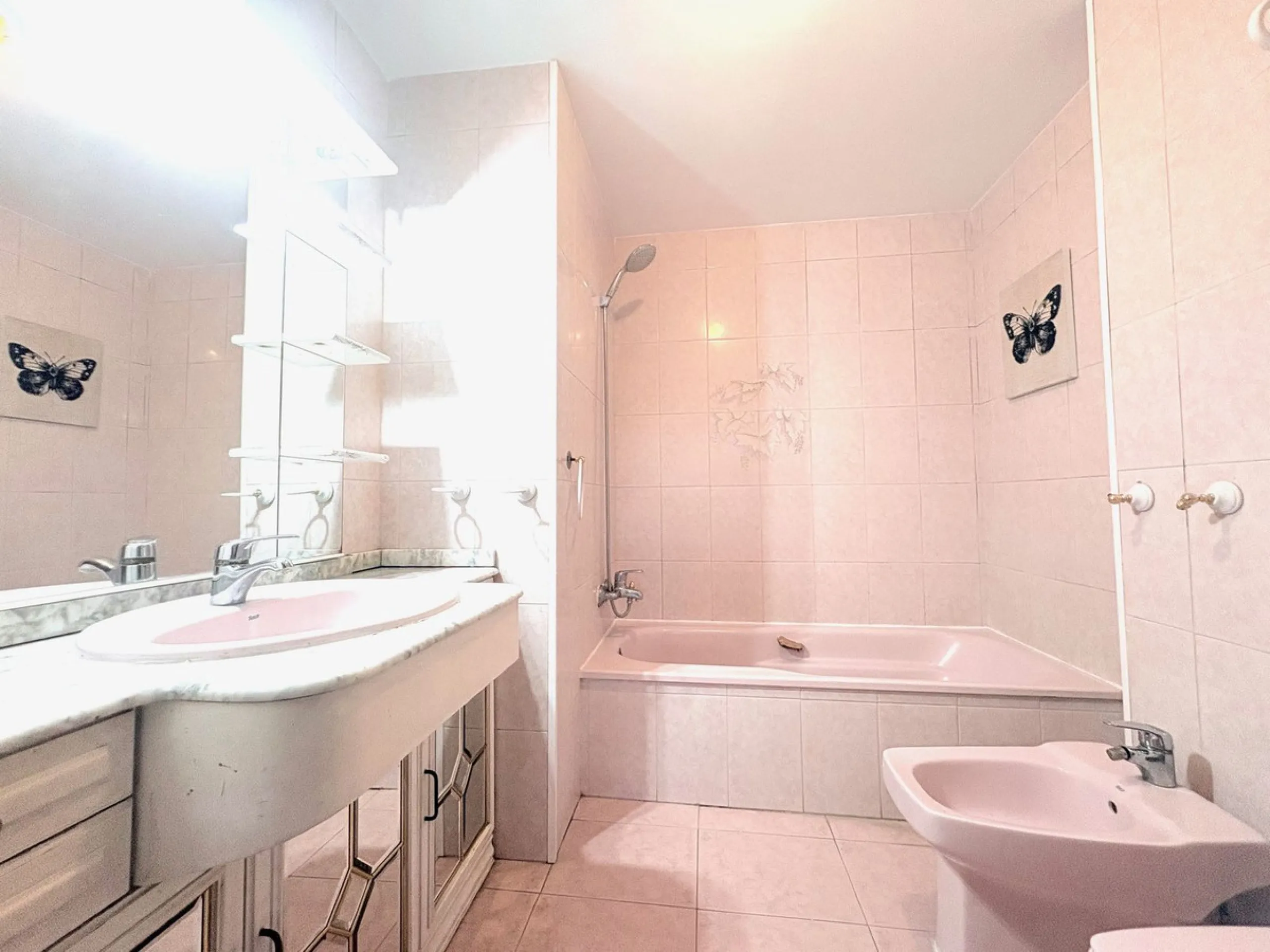Apartment - Middle Floor Apartment в продаже в Marbella, Málaga. В доме 3 спален и 2 ванных комнат. Площадь дома 110 м²