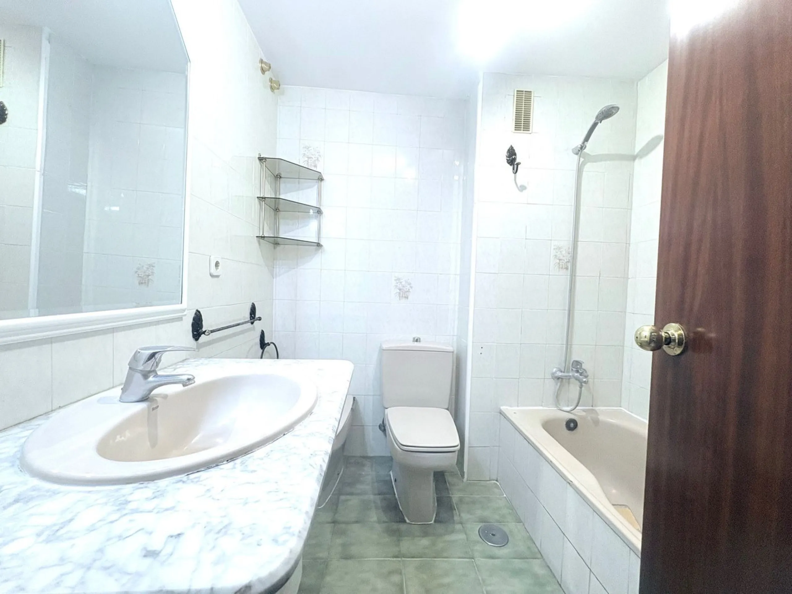 Apartment - Middle Floor Apartment в продаже в Marbella, Málaga. В доме 3 спален и 2 ванных комнат. Площадь дома 110 м²