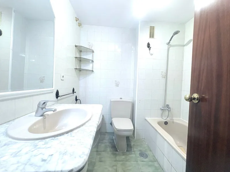 Apartment - Middle Floor Apartment в продаже в Marbella, Málaga. В доме 3 спален и 2 ванных комнат. Площадь дома 110 м²