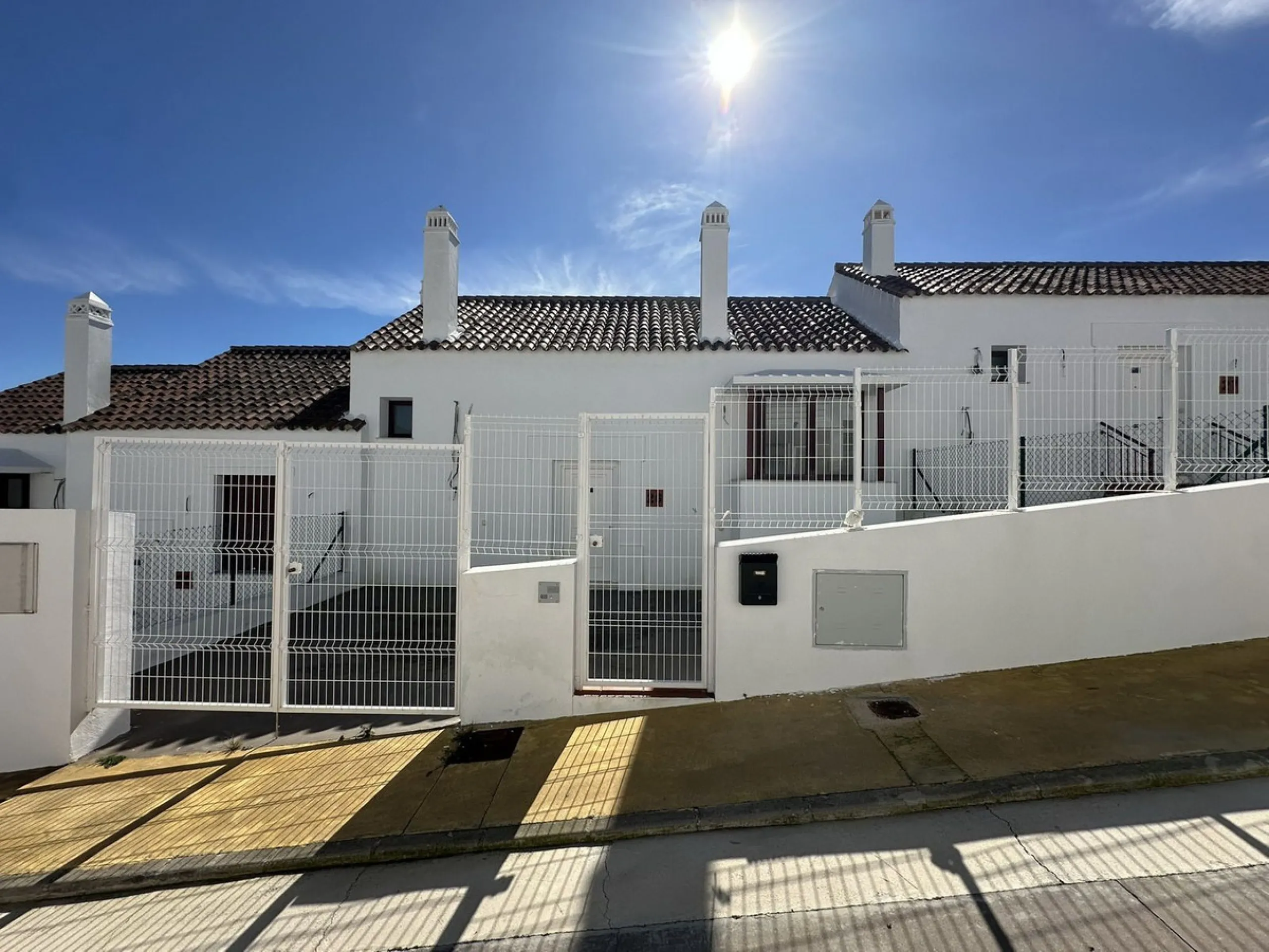 House - Townhouse в продаже в Casares, Málaga. В доме 2 спален и 3 ванных комнат. Площадь дома 205 м²