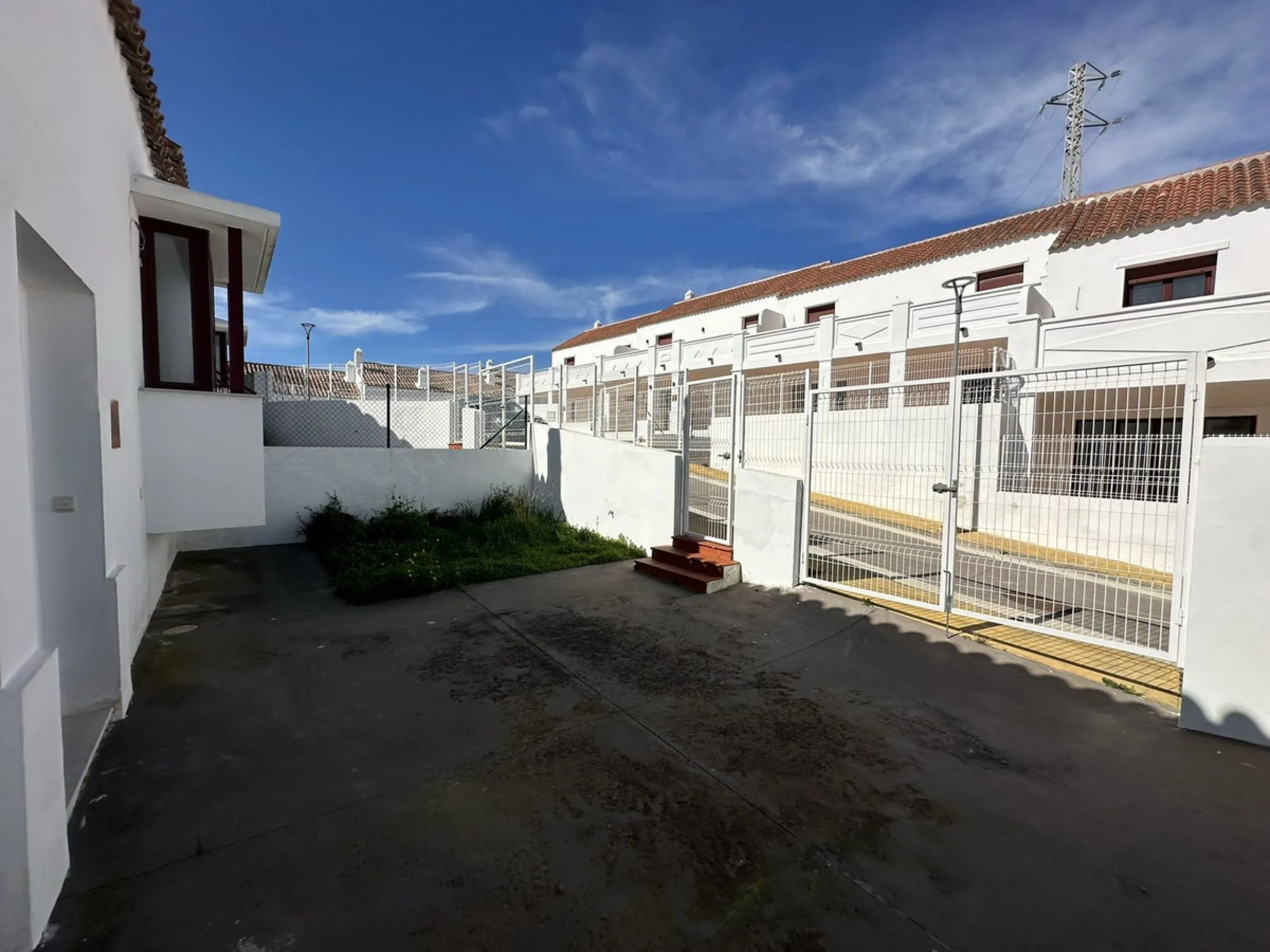 House - Townhouse в продаже в Casares, Málaga. В доме 2 спален и 3 ванных комнат. Площадь дома 205 м²