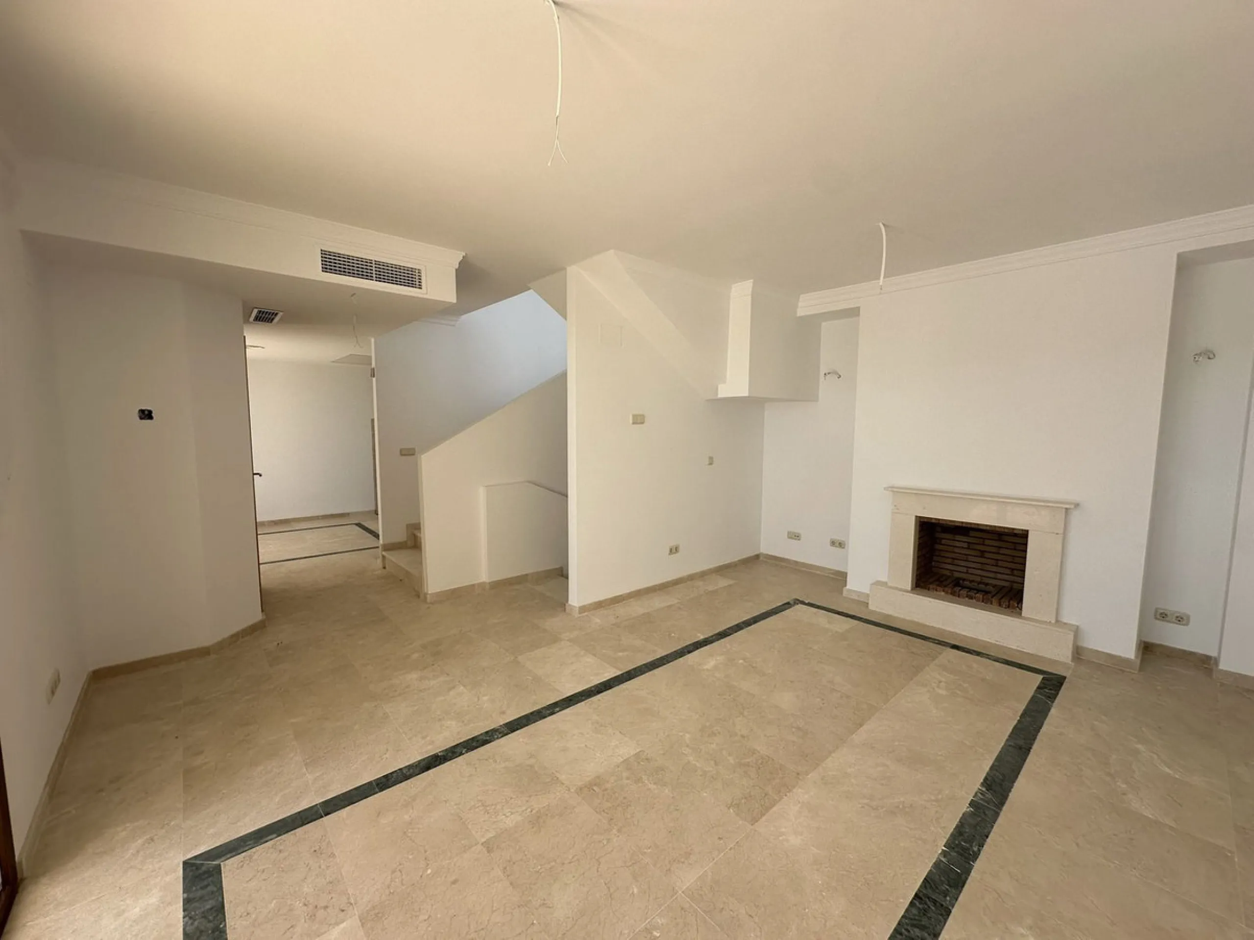 House - Townhouse в продаже в Casares, Málaga. В доме 2 спален и 3 ванных комнат. Площадь дома 205 м²