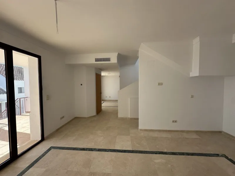 House - Townhouse в продаже в Casares, Málaga. В доме 2 спален и 3 ванных комнат. Площадь дома 205 м²