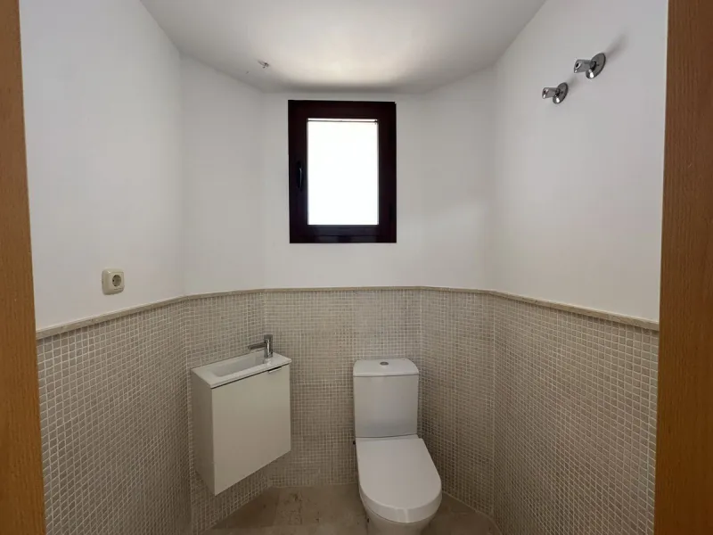 House - Townhouse в продаже в Casares, Málaga. В доме 2 спален и 3 ванных комнат. Площадь дома 205 м²