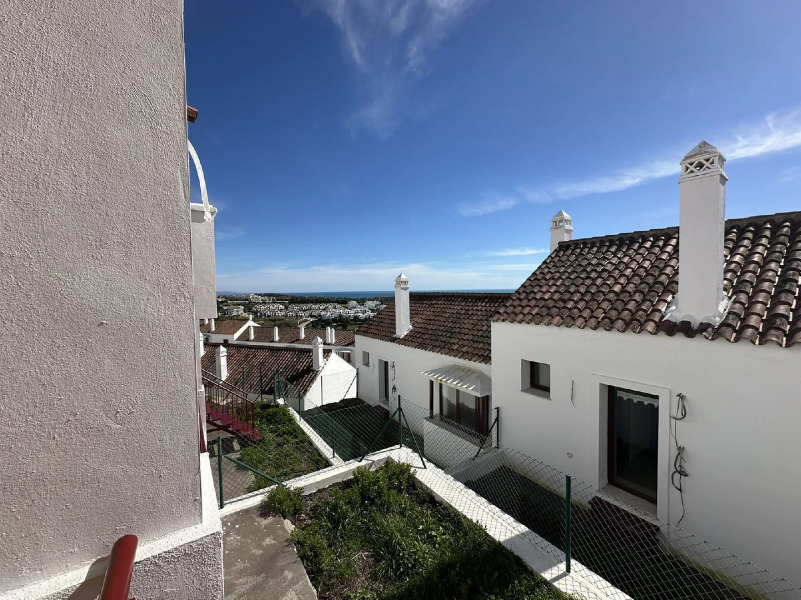 House - Townhouse в продаже в Casares, Málaga. В доме 2 спален и 3 ванных комнат. Площадь дома 205 м²