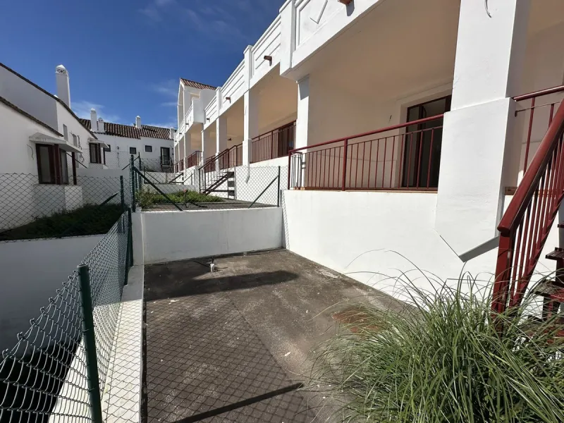 House - Townhouse в продаже в Casares, Málaga. В доме 2 спален и 3 ванных комнат. Площадь дома 205 м²