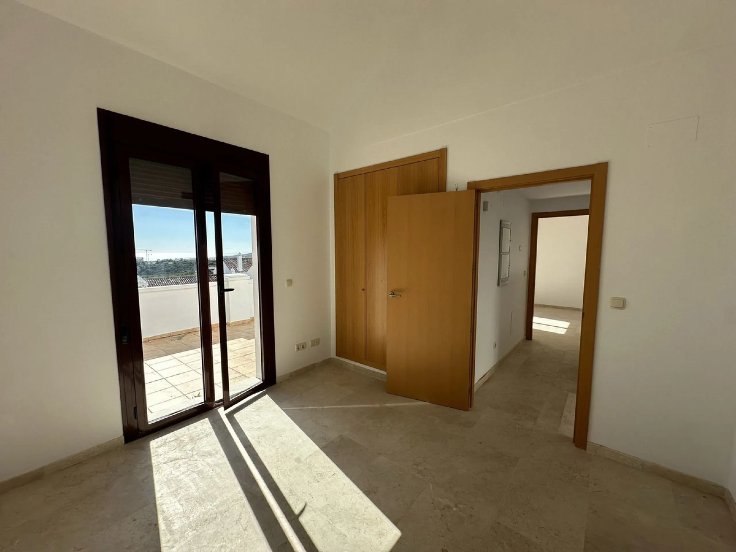 House - Townhouse в продаже в Casares, Málaga. В доме 2 спален и 3 ванных комнат. Площадь дома 205 м²