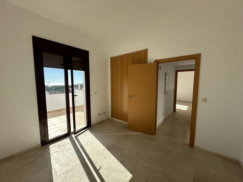 House - Townhouse в продаже в Casares, Málaga. В доме 2 спален и 3 ванных комнат. Площадь дома 205 м²