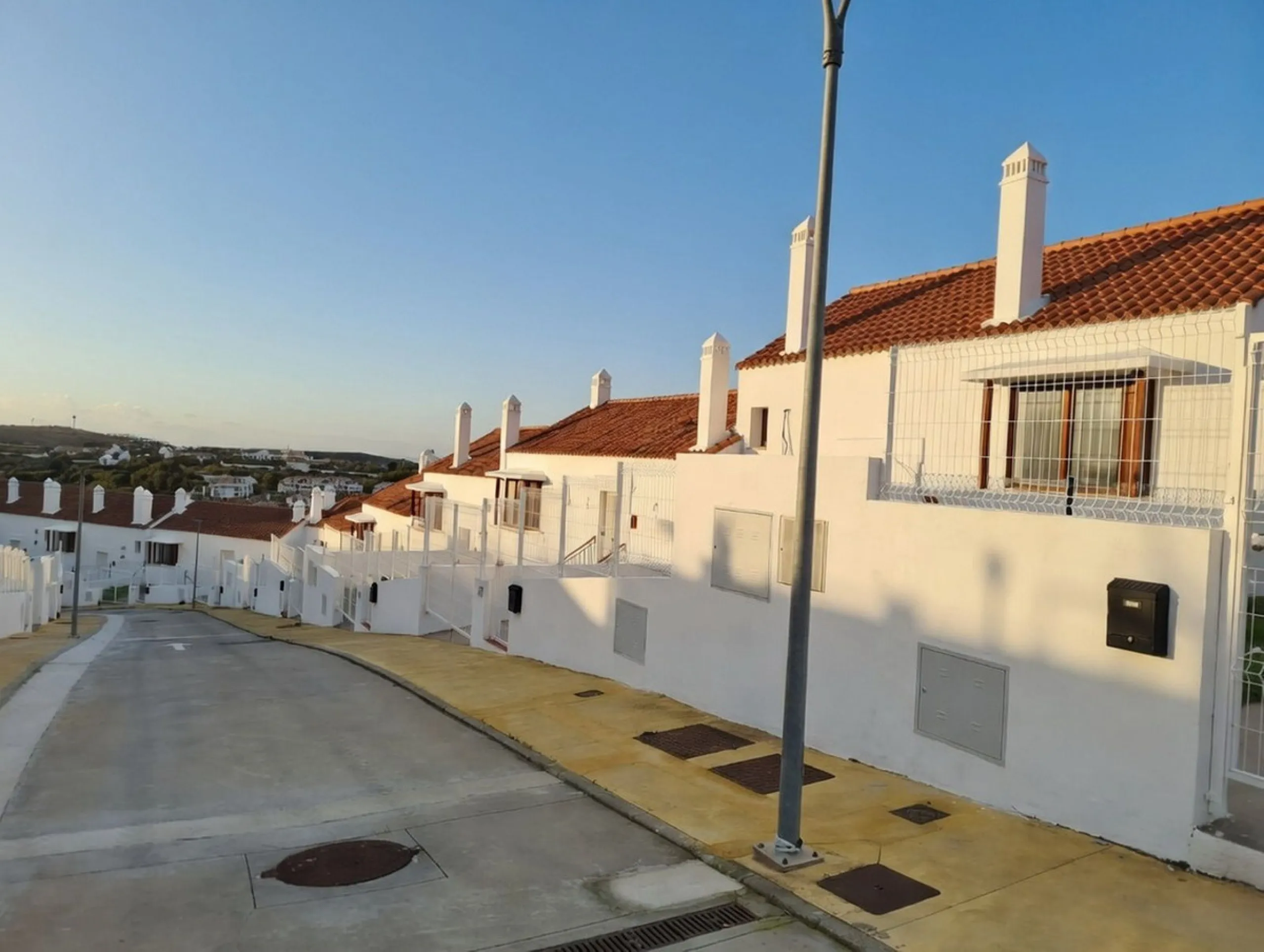 House - Townhouse в продаже в Casares, Málaga. В доме 2 спален и 3 ванных комнат. Площадь дома 211 м²