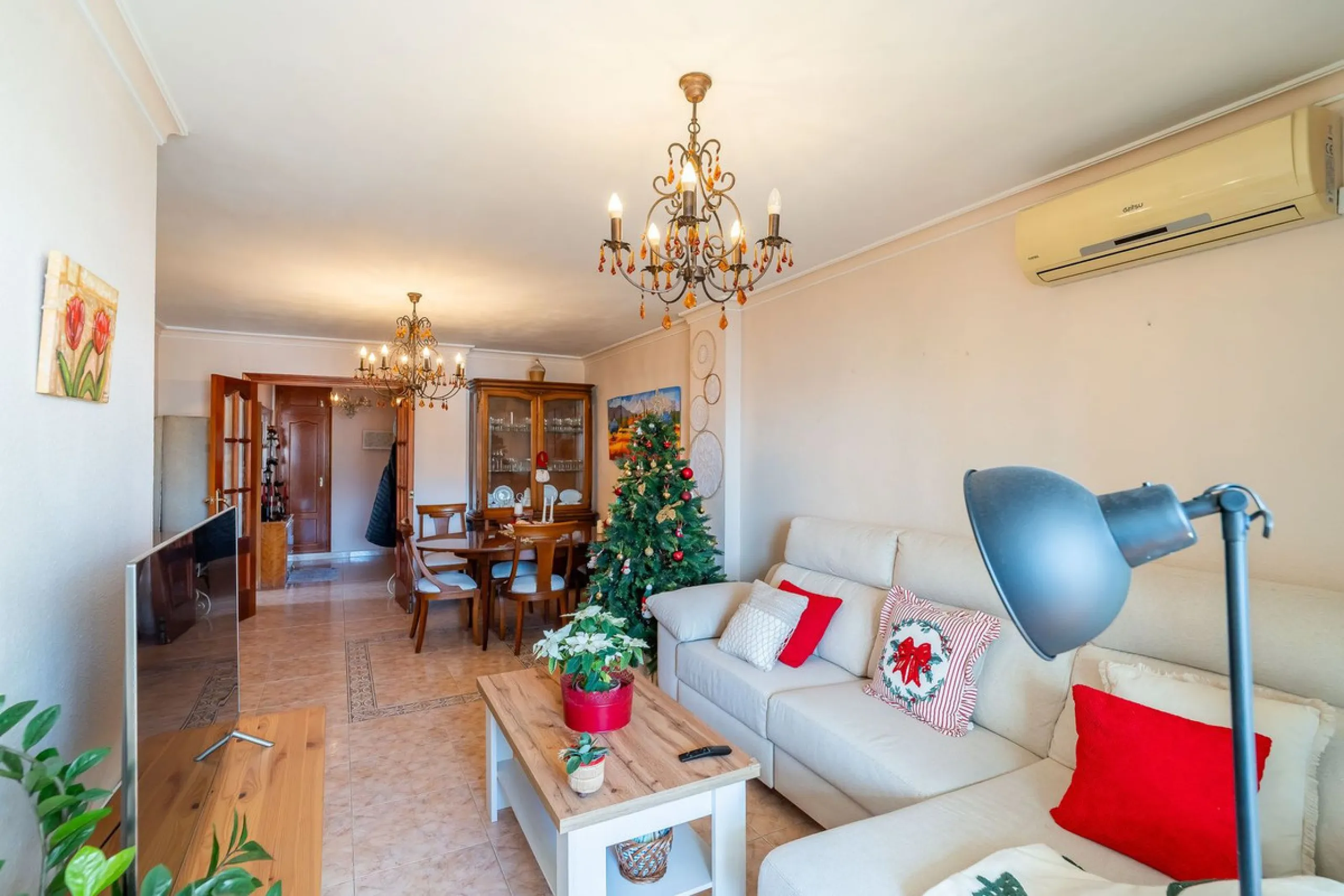 Apartment - Middle Floor Apartment в продаже в Fuengirola, Málaga. В доме 4 спален и 2 ванных комнат. Площадь дома 112 м²