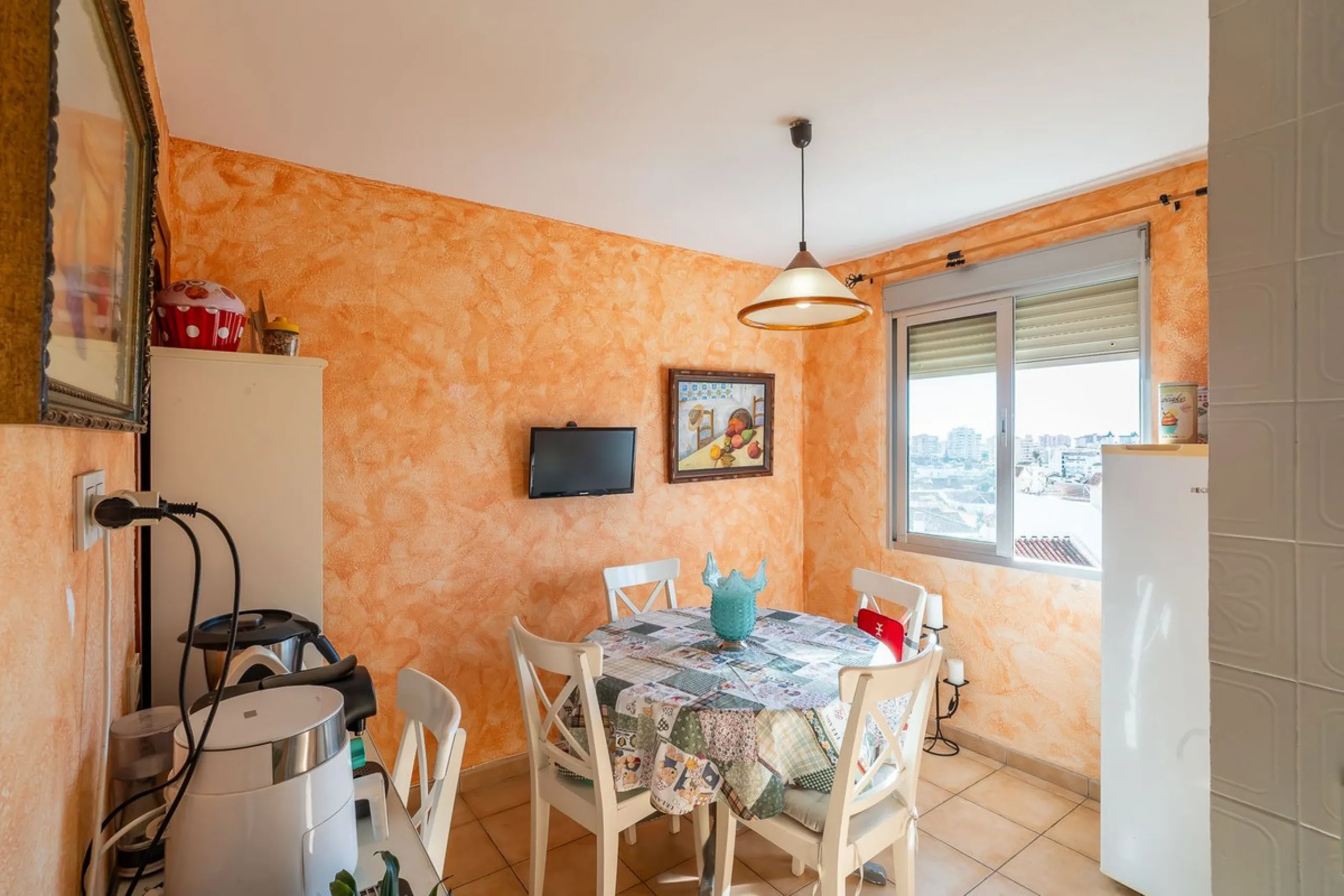 Apartment - Middle Floor Apartment в продаже в Fuengirola, Málaga. В доме 4 спален и 2 ванных комнат. Площадь дома 112 м²