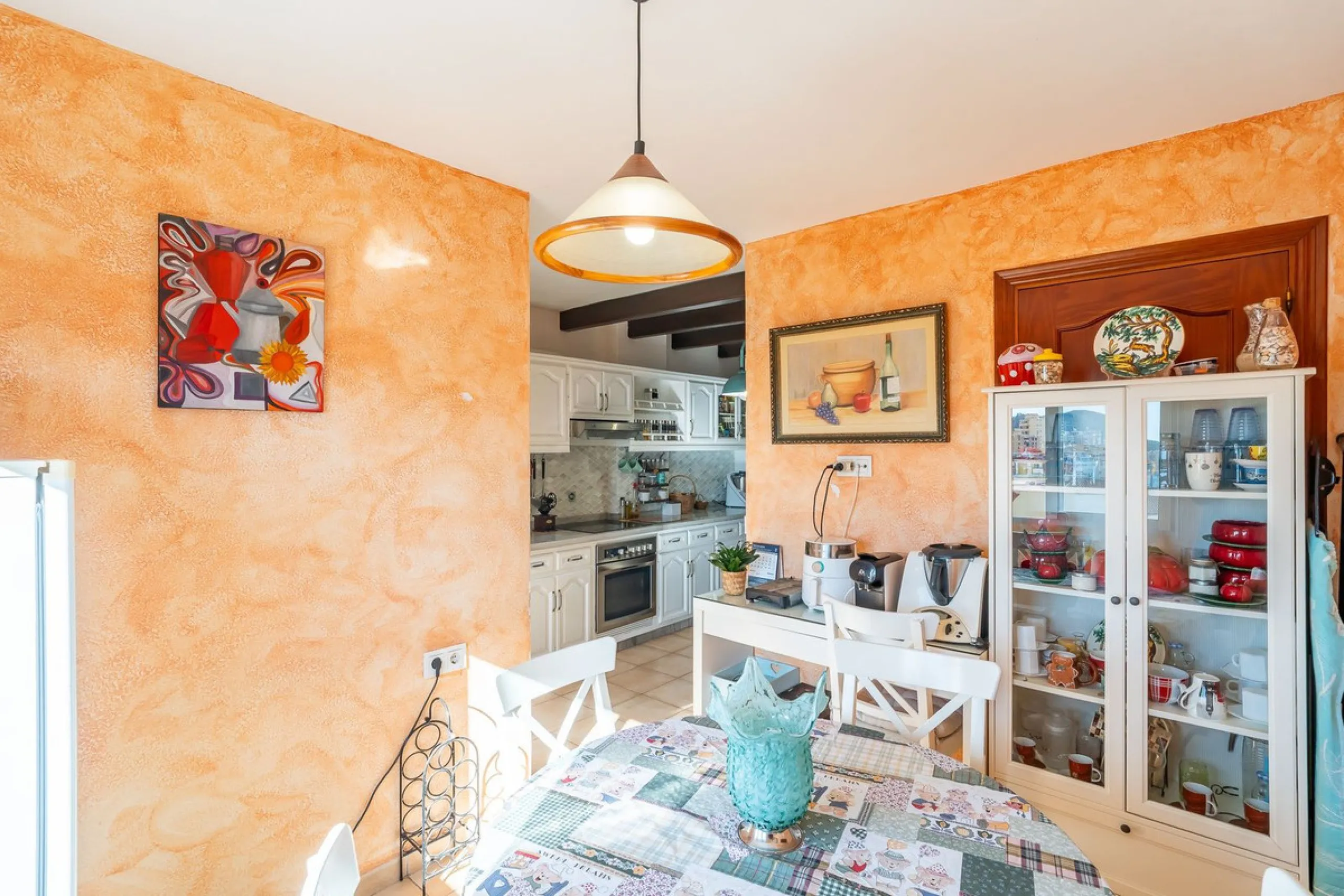 Apartment - Middle Floor Apartment в продаже в Fuengirola, Málaga. В доме 4 спален и 2 ванных комнат. Площадь дома 112 м²