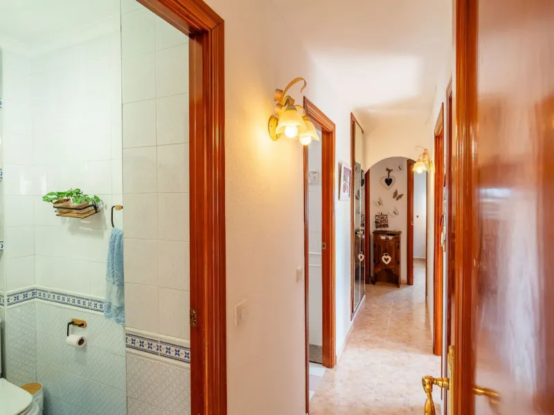 Apartment - Middle Floor Apartment в продаже в Fuengirola, Málaga. В доме 4 спален и 2 ванных комнат. Площадь дома 112 м²