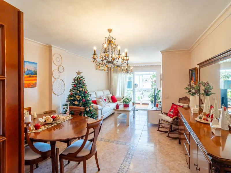 Apartment - Middle Floor Apartment в продаже в Fuengirola, Málaga. В доме 4 спален и 2 ванных комнат. Площадь дома 112 м²
