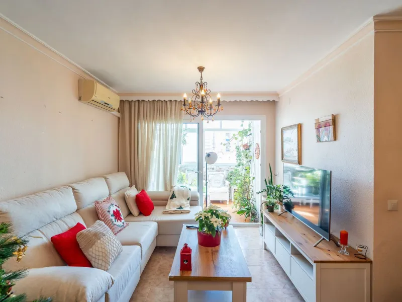 Apartment - Middle Floor Apartment в продаже в Fuengirola, Málaga. В доме 4 спален и 2 ванных комнат. Площадь дома 112 м²