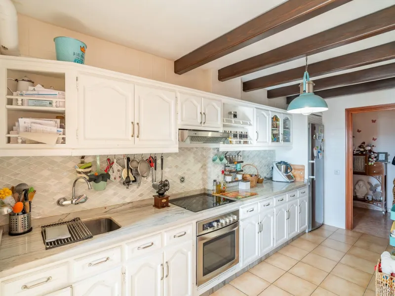 Apartment - Middle Floor Apartment в продаже в Fuengirola, Málaga. В доме 4 спален и 2 ванных комнат. Площадь дома 112 м²