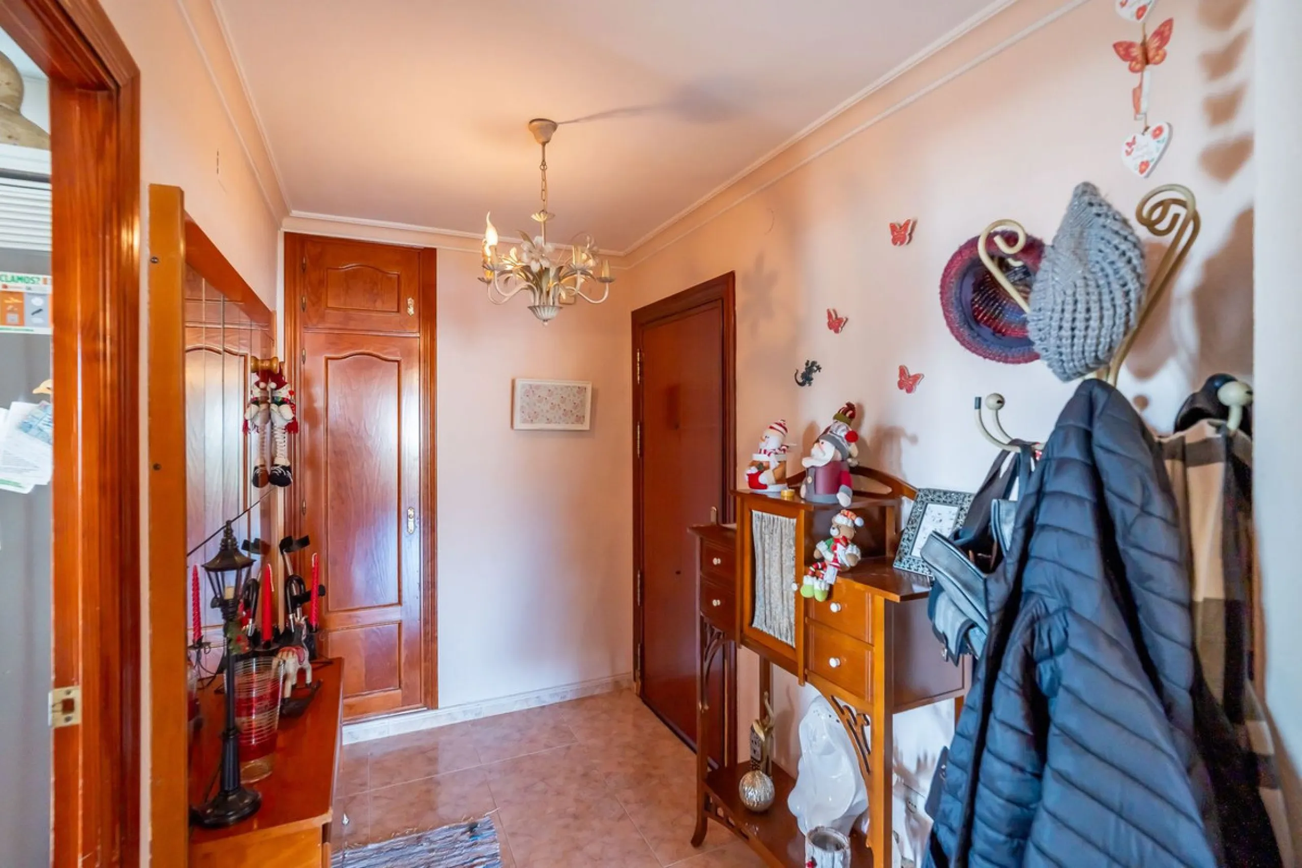 Apartment - Middle Floor Apartment в продаже в Fuengirola, Málaga. В доме 4 спален и 2 ванных комнат. Площадь дома 112 м²