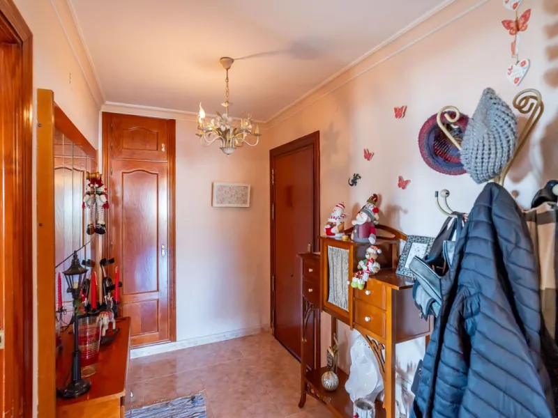 Apartment - Middle Floor Apartment в продаже в Fuengirola, Málaga. В доме 4 спален и 2 ванных комнат. Площадь дома 112 м²
