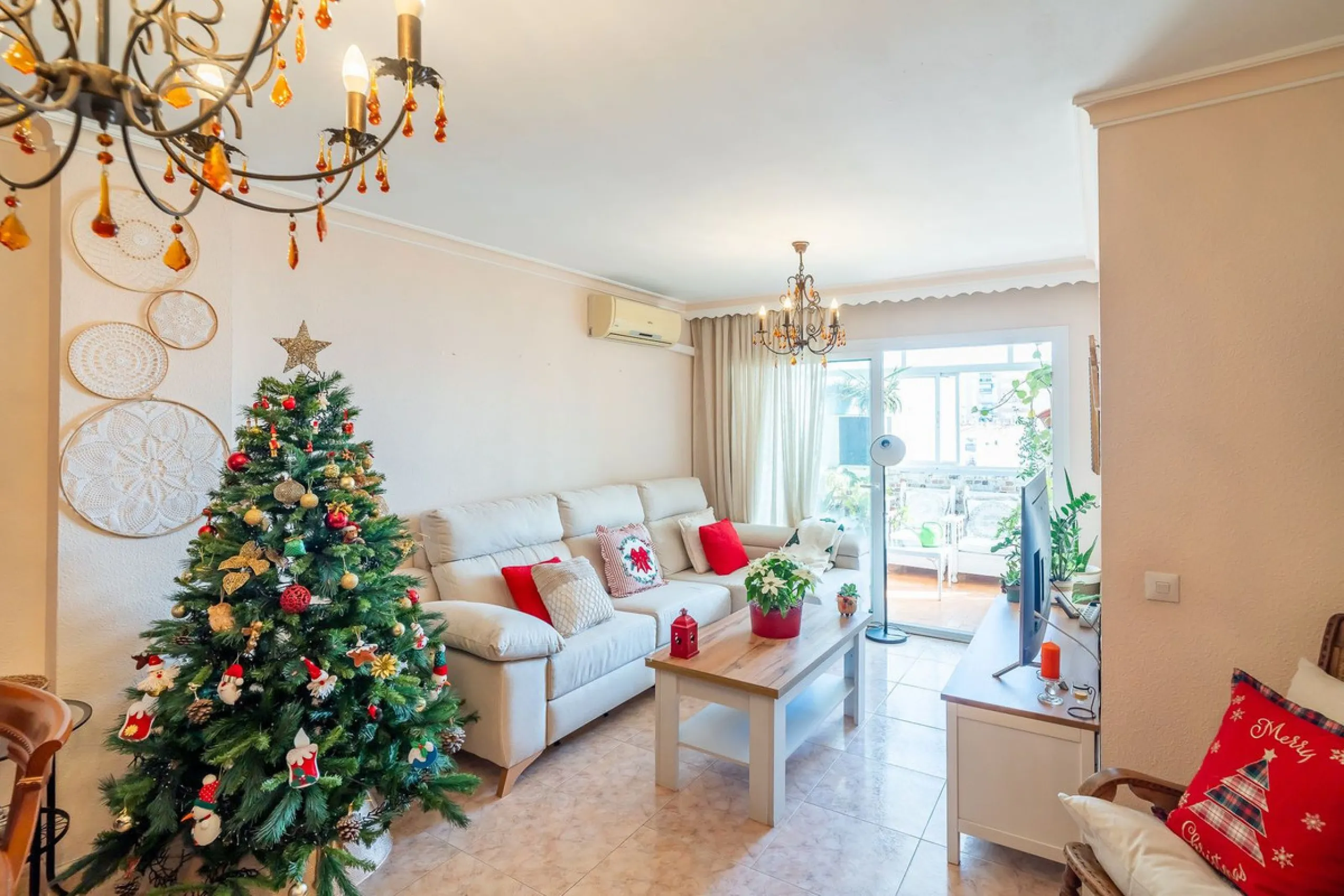 Apartment - Middle Floor Apartment в продаже в Fuengirola, Málaga. В доме 4 спален и 2 ванных комнат. Площадь дома 112 м²