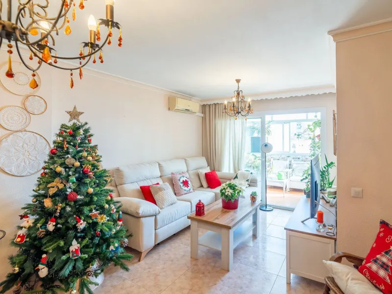 Apartment - Middle Floor Apartment в продаже в Fuengirola, Málaga. В доме 4 спален и 2 ванных комнат. Площадь дома 112 м²