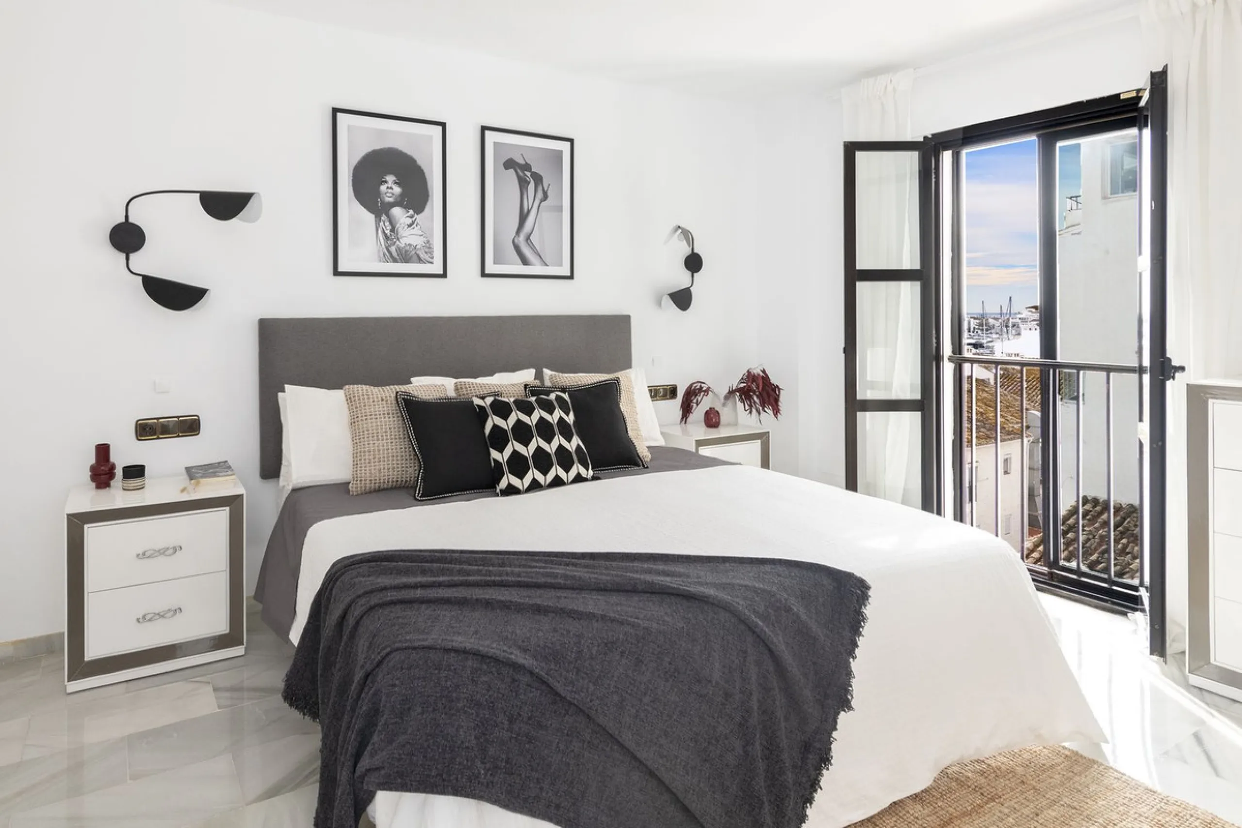 Elegant 2-bedroom, 2-bathroom apartment for sale in Puerto Banús, offering beautiful views of the port and a prime location in one of Marbella's most exclusive areas.