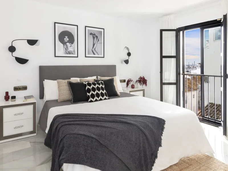 Elegant 2-bedroom, 2-bathroom apartment for sale in Puerto Banús, offering beautiful views of the port and a prime location in one of Marbella's most exclusive areas.