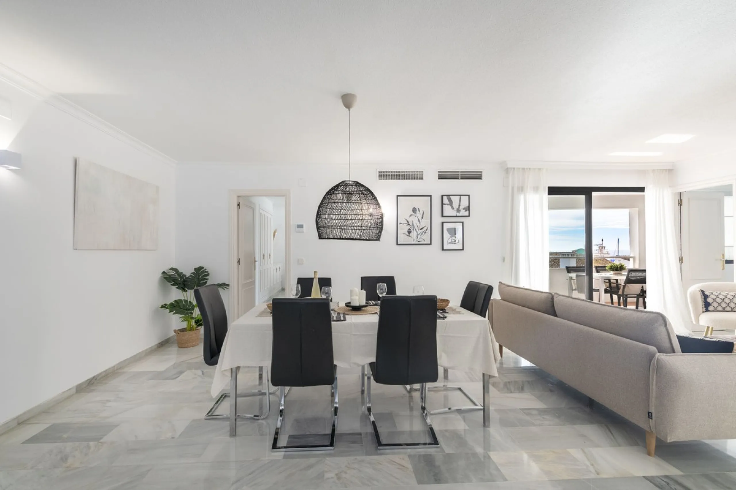Elegant 2-bedroom, 2-bathroom apartment for sale in Puerto Banús, offering beautiful views of the port and a prime location in one of Marbella's most exclusive areas.