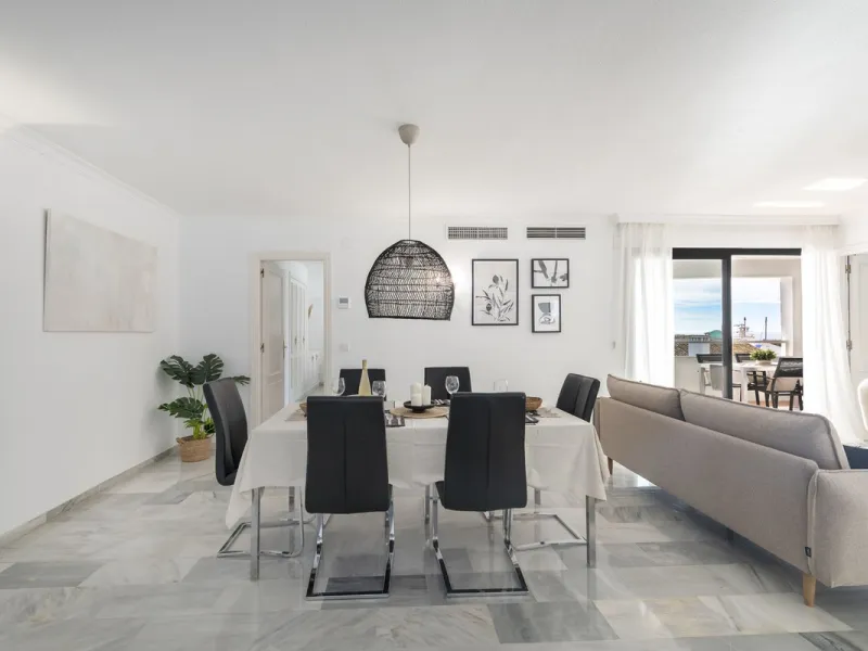 Elegant 2-bedroom, 2-bathroom apartment for sale in Puerto Banús, offering beautiful views of the port and a prime location in one of Marbella's most exclusive areas.