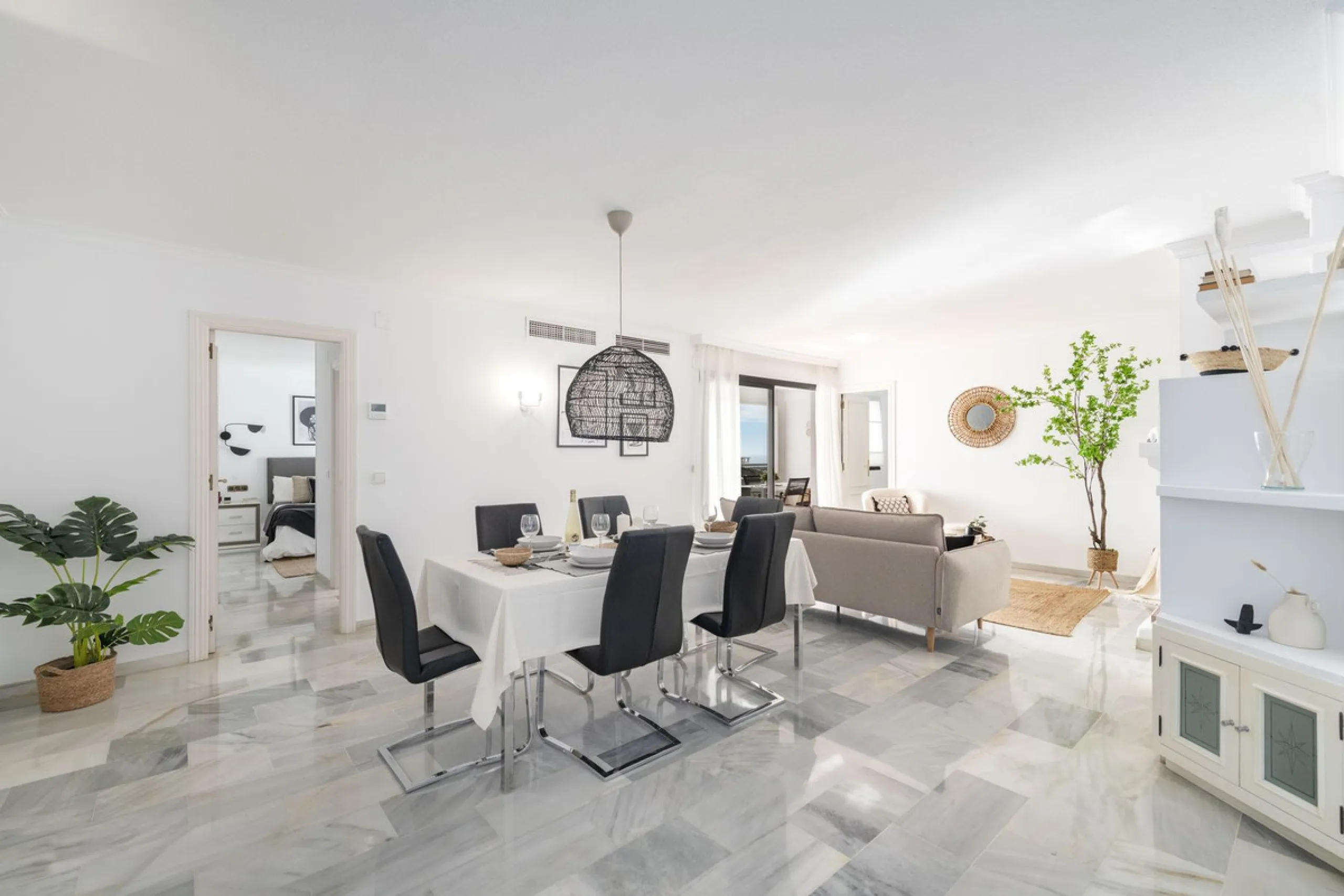 Elegant 2-bedroom, 2-bathroom apartment for sale in Puerto Banús, offering beautiful views of the port and a prime location in one of Marbella's most exclusive areas.